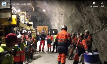 Tunnelarbeidere venter på gjennomslagssprenging